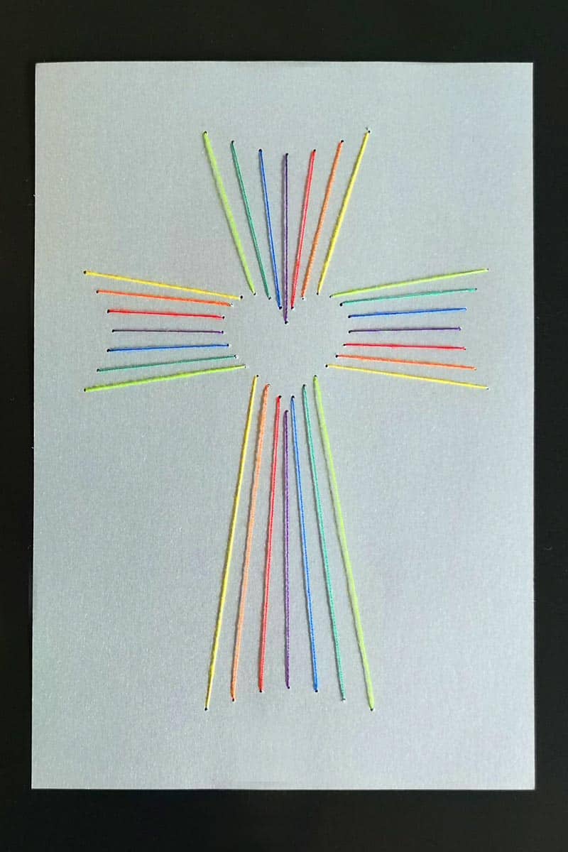 Fadengrafik Kreuz mit Herz [Bastelvorlage & Plotterfreebie]