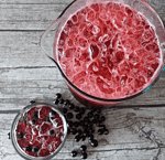 Limonade mit schwarzer Johannisbeere und Rosmarin