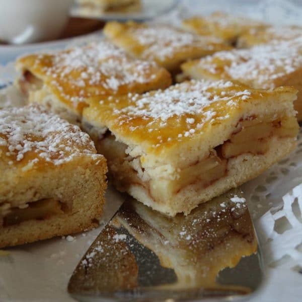 Apfelkuchen vom Blech mit Mürbeteig - Rezept - HANDMADE Kultur