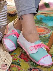 Espadrilles anpassen für einen hohen oder flachen Spann