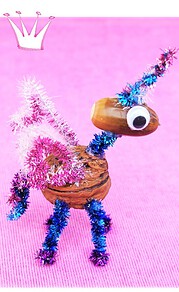 Bastle ein süsses Glitzer-Einhorn aus Nüssen und Pfeifenputzern/Chenilledraht