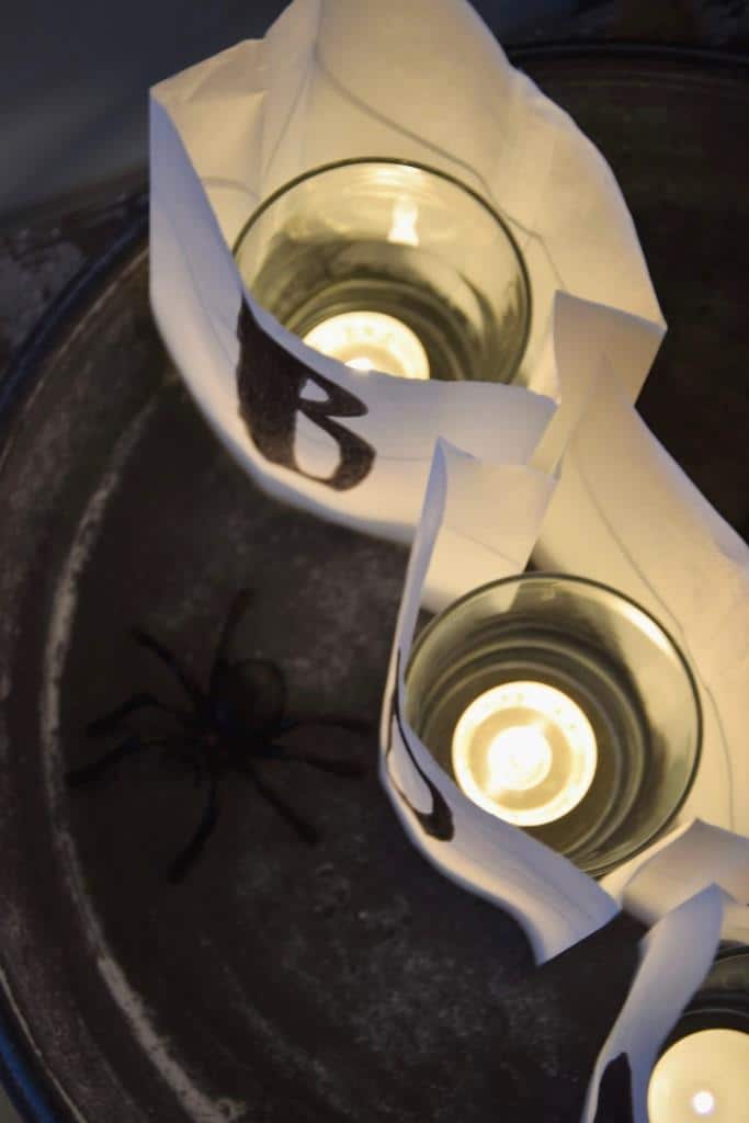 BOO! Halloween-Windlichter aus Brottüten / gruselig schnelles DIY