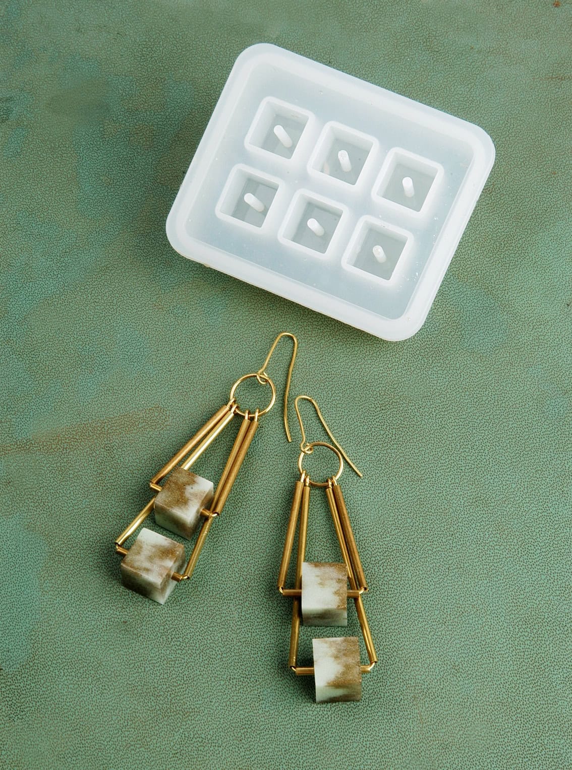DIY Ohrschmuck aus Resinperlen und Messingrohr
