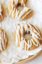 Saftige vegane Kürbis-Donuts aus dem Ofen (mit Kürbis-Trick!)