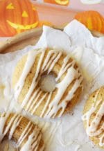Saftige vegane Kürbis-Donuts aus dem Ofen (mit Kürbis-Trick!)
