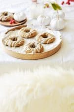 Saftige vegane Kürbis-Donuts aus dem Ofen (mit Kürbis-Trick!)
