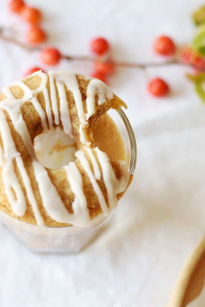 Saftige vegane Kürbis-Donuts aus dem Ofen (mit Kürbis-Trick!)