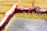 Schneewittchenkuchen mit Butterkeksen – Rot wie Blut, weiß wie Schnee und goldgelb wie Butterkekse