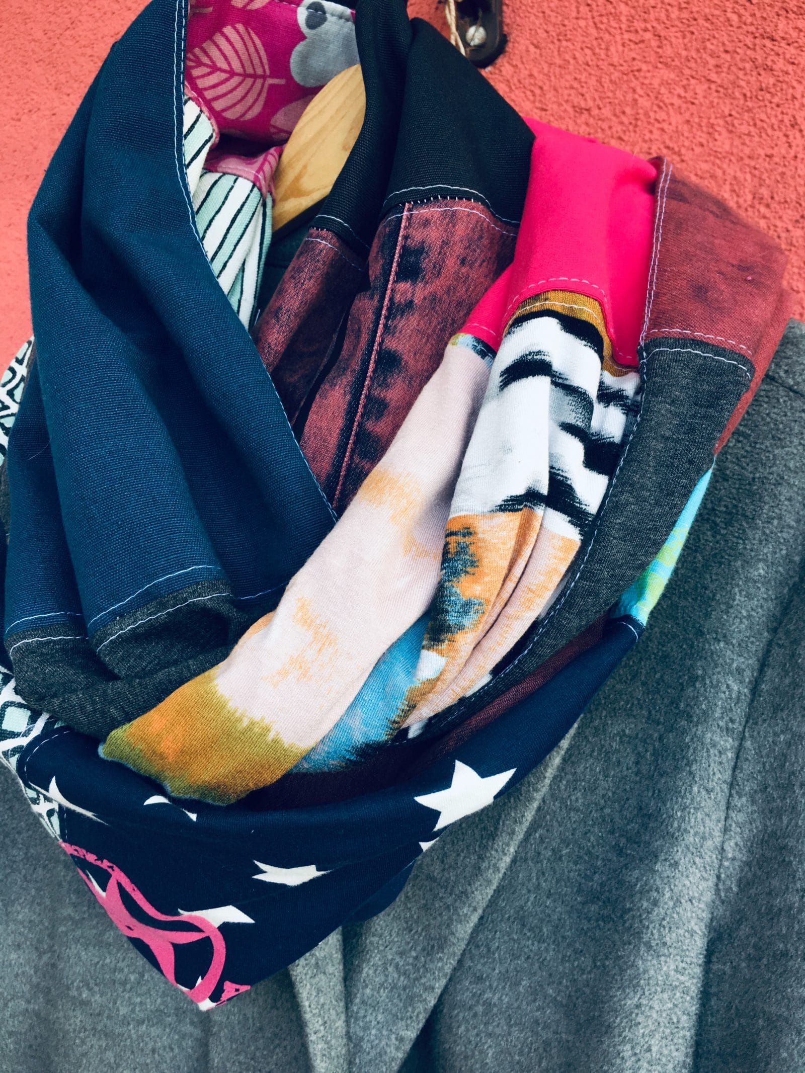 Loop aus Jeans- und Stoffresten