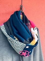 Loop aus Jeans- und Stoffresten
