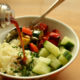 5 Minuten-Homeoffice-Salat mit lauwarmem Antipasti-Gemüse