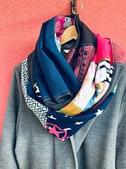 Loop aus Jeans- und Stoffresten