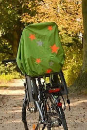 Nähanleitung: Regenschutz für den Fahrrad-Kindersitz