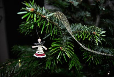 DIY Weihnachtsdeko: Engel basteln aus Perlen