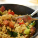 5 Minuten-Homeoffice-Salat mit lauwarmem Antipasti-Gemüse