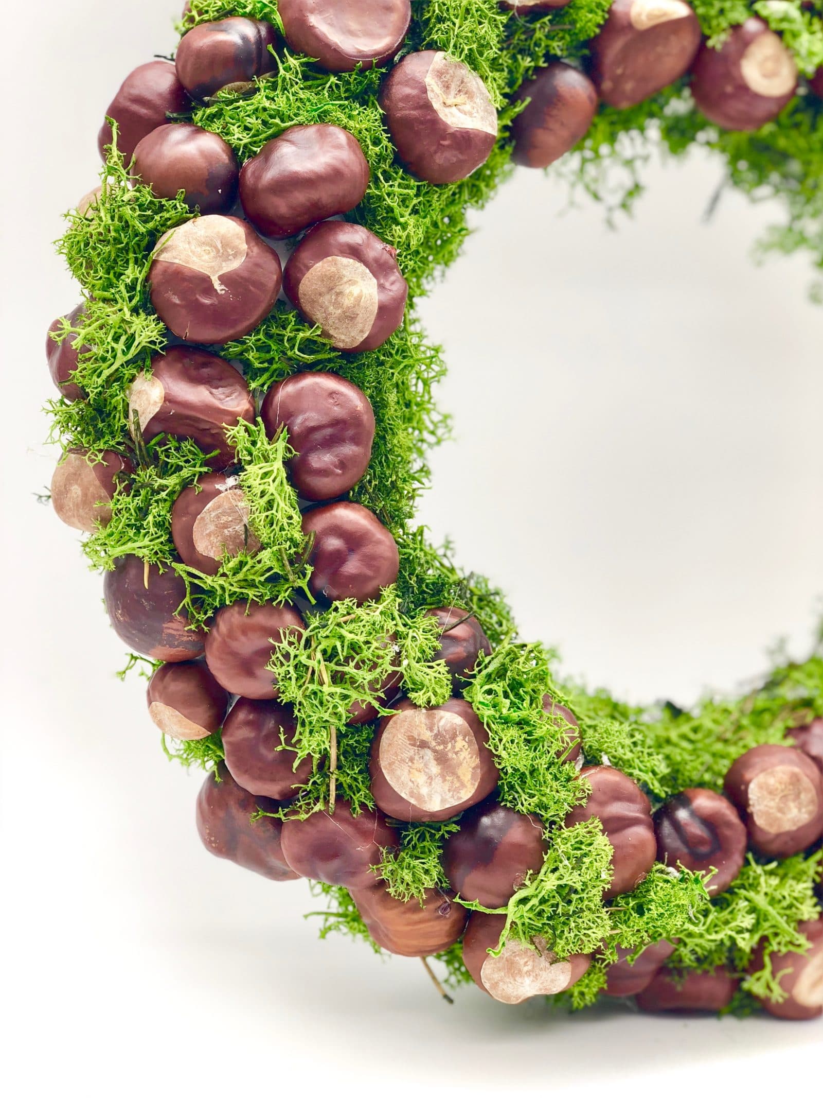 Herbstkranz selber machen – Basteln mit Kastanien