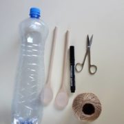 DIY Upcycling Idee – Vogelfutterspender aus Plastikflasche selber bauen