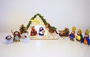 Niedliche Krippenfiguren aus Kastanien und Nüssen basteln