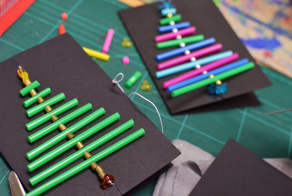 grafische Weihnachtskarten: Advents-Basteln mit Schulkindern