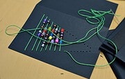 grafische Weihnachtskarten: Advents-Basteln mit Schulkindern