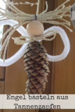 Engel aus Tannenzapfen
