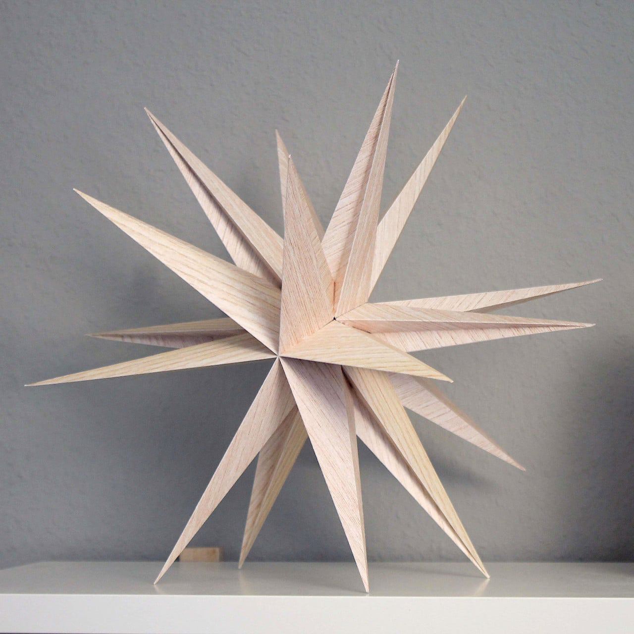 18 Zackiger „Holz“-Stern