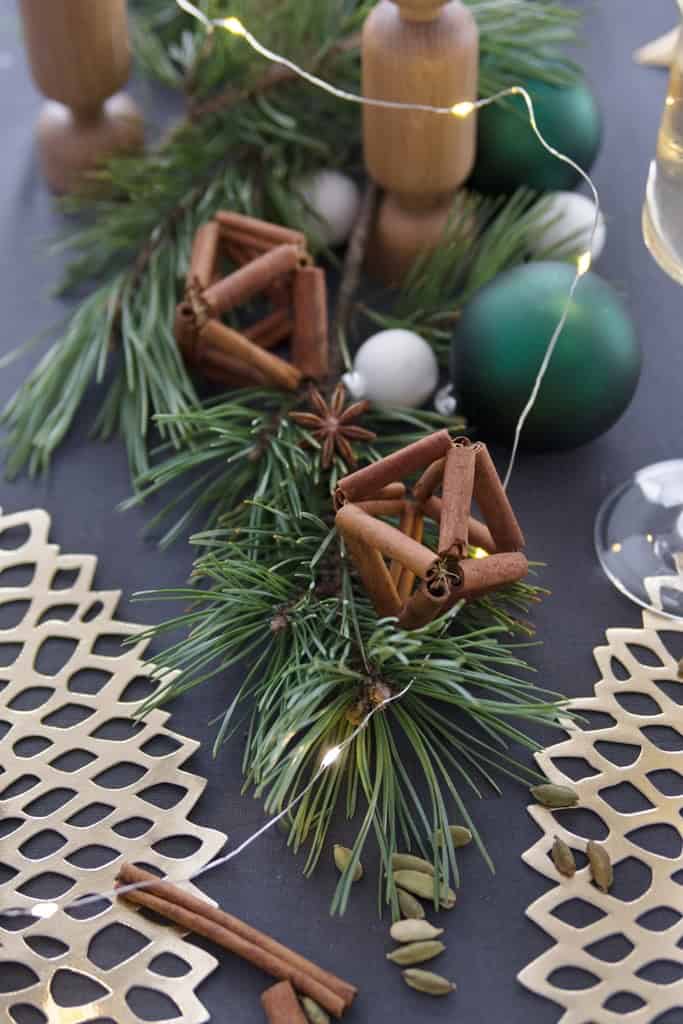 Tischdeko und Baumschmuck aus Zimtstangen