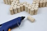 DIY Weihnachts-Türstern aus Korken