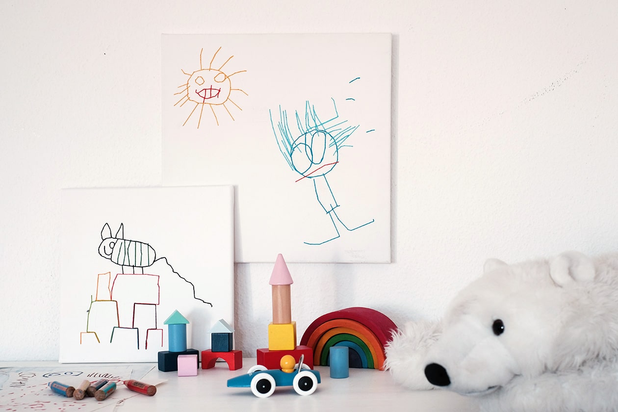 Leinwand mit Kinderzeichnung besticken