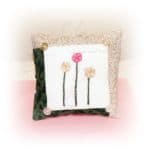 Einfache Blume mit der Hand sticken als Deko für verschiedene Nähprojekte