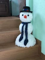 Schneemann basteln aus Wattepads
