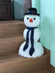 Schneemann basteln aus Wattepads