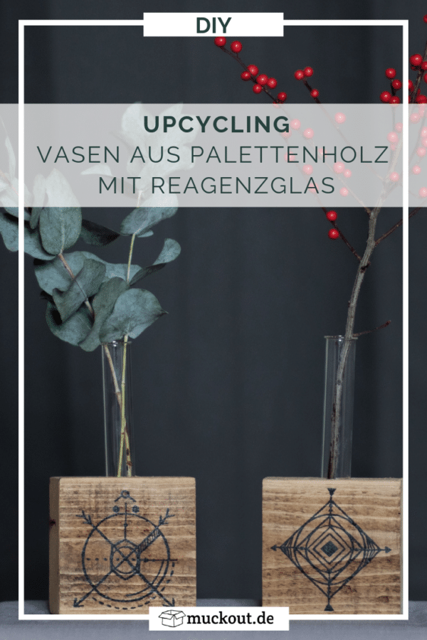 Upcycling-Idee: Vase aus Palettenholz mit Reagenzglas selbermachen