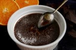 Schokoladen-Crème-Brûlée mit Orangen