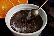 Schokoladen-Crème-Brûlée mit Orangen