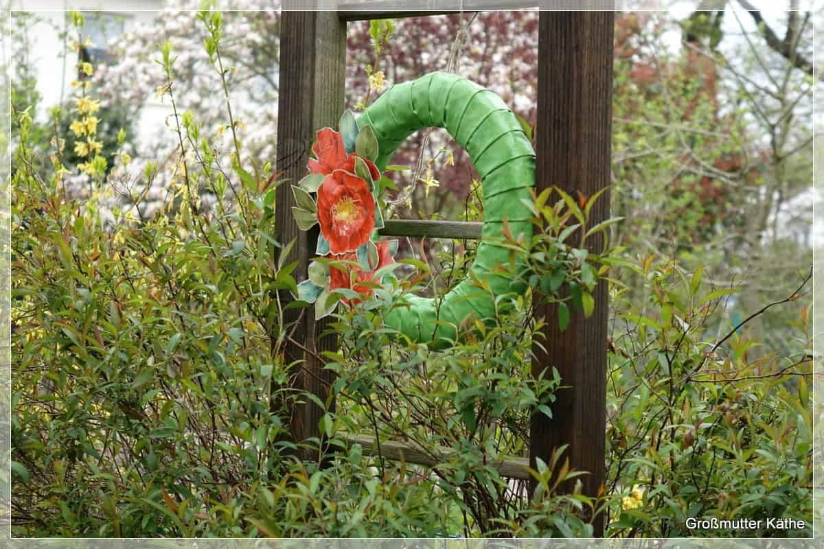 Dekoidee Garten Kranz für den Garten / Türkranz Upcycling mit Wachstuch