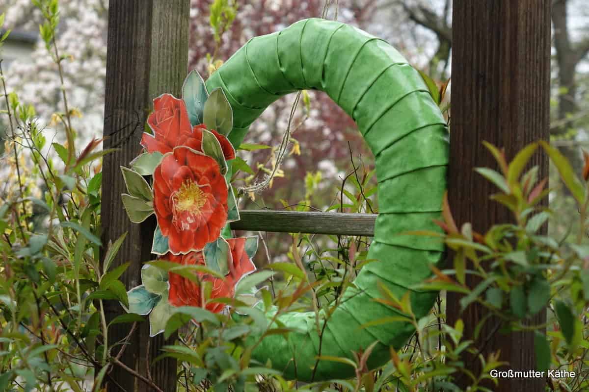 Dekoidee Garten Kranz für den Garten / Türkranz Upcycling mit Wachstuch