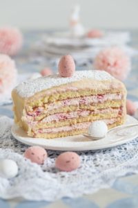 „MARZIPAN-TORTE GEFÜLLT MIT EINER FRUCHTIGEN HIMBEER-MASCARPONE-CREME!"