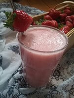 Coconut Strawberry Kiss (vegan)