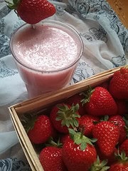 Coconut Strawberry Kiss (vegan)