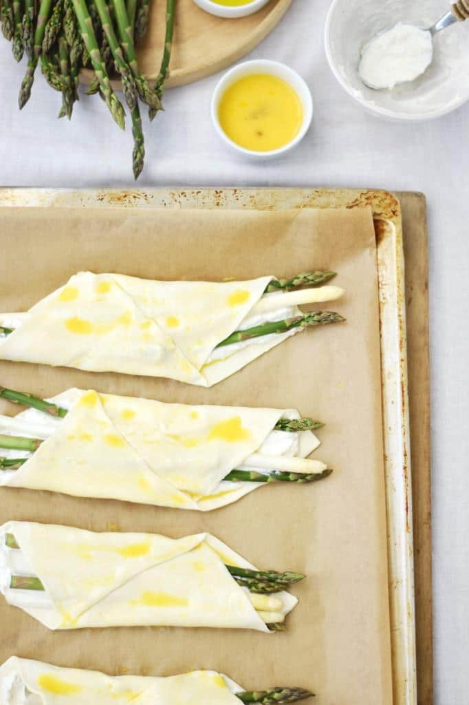 Schnelle Blätterteigtaschen mit Spargel und Ricotta. Oh Du schöne Spargelzeit!