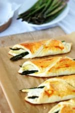 Schnelle Blätterteigtaschen mit Spargel und Ricotta. Oh Du schöne Spargelzeit!