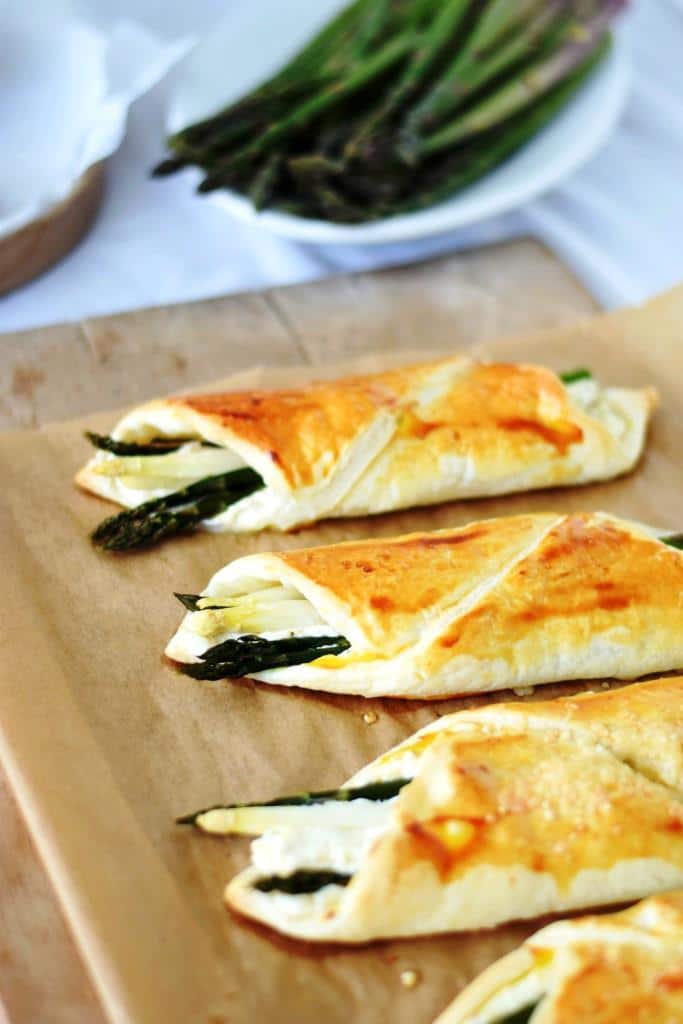 Schnelle Blätterteigtaschen mit Spargel und Ricotta. Oh Du schöne Spargelzeit!
