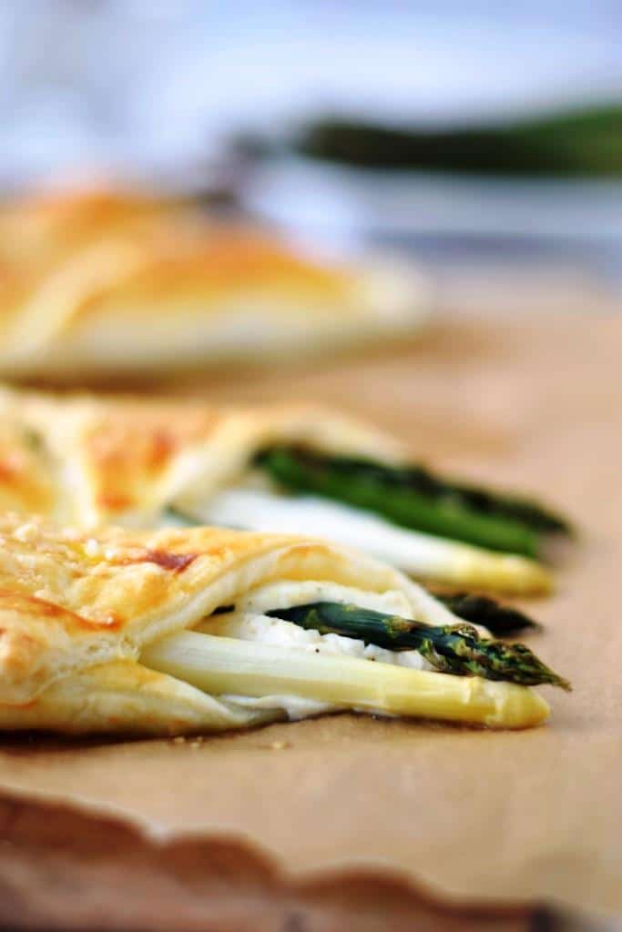 Schnelle Blätterteigtaschen mit Spargel und Ricotta. Oh Du schöne Spargelzeit!