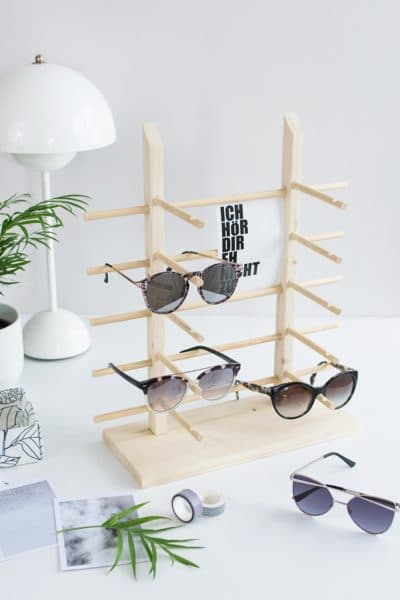 Einfaches Sonnenbrillen-Display aus Holz bauen
