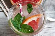 Grapefruit-Limonade mit Minze – Pink Grapefruit Soda