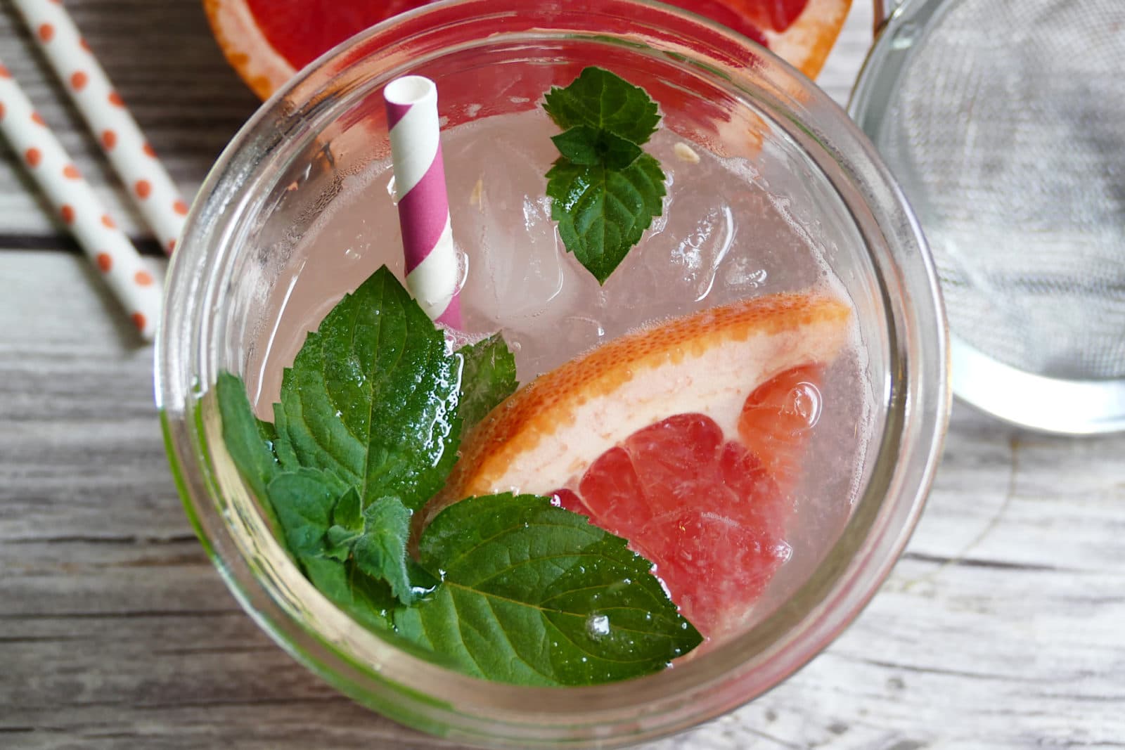 Grapefruit-Limonade mit Minze – Pink Grapefruit Soda