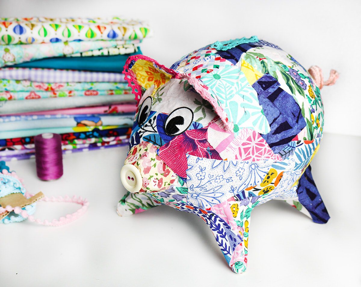 Patchwork-Sparschwein aus Altpapier und Stoffresten