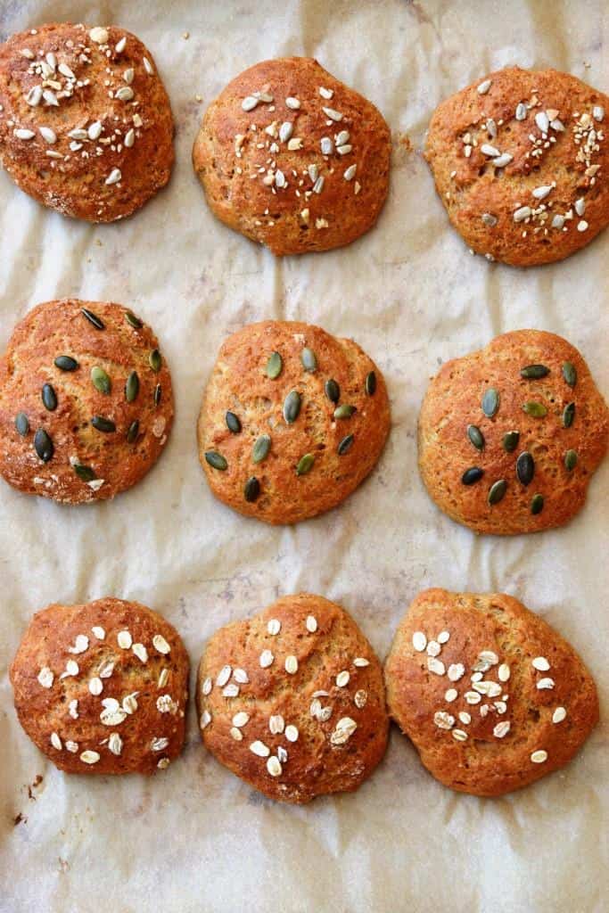 Schnelle Dinkel-Skyr-Brötchen ohne Hefe – auf dem Teller in 30 Minuten!