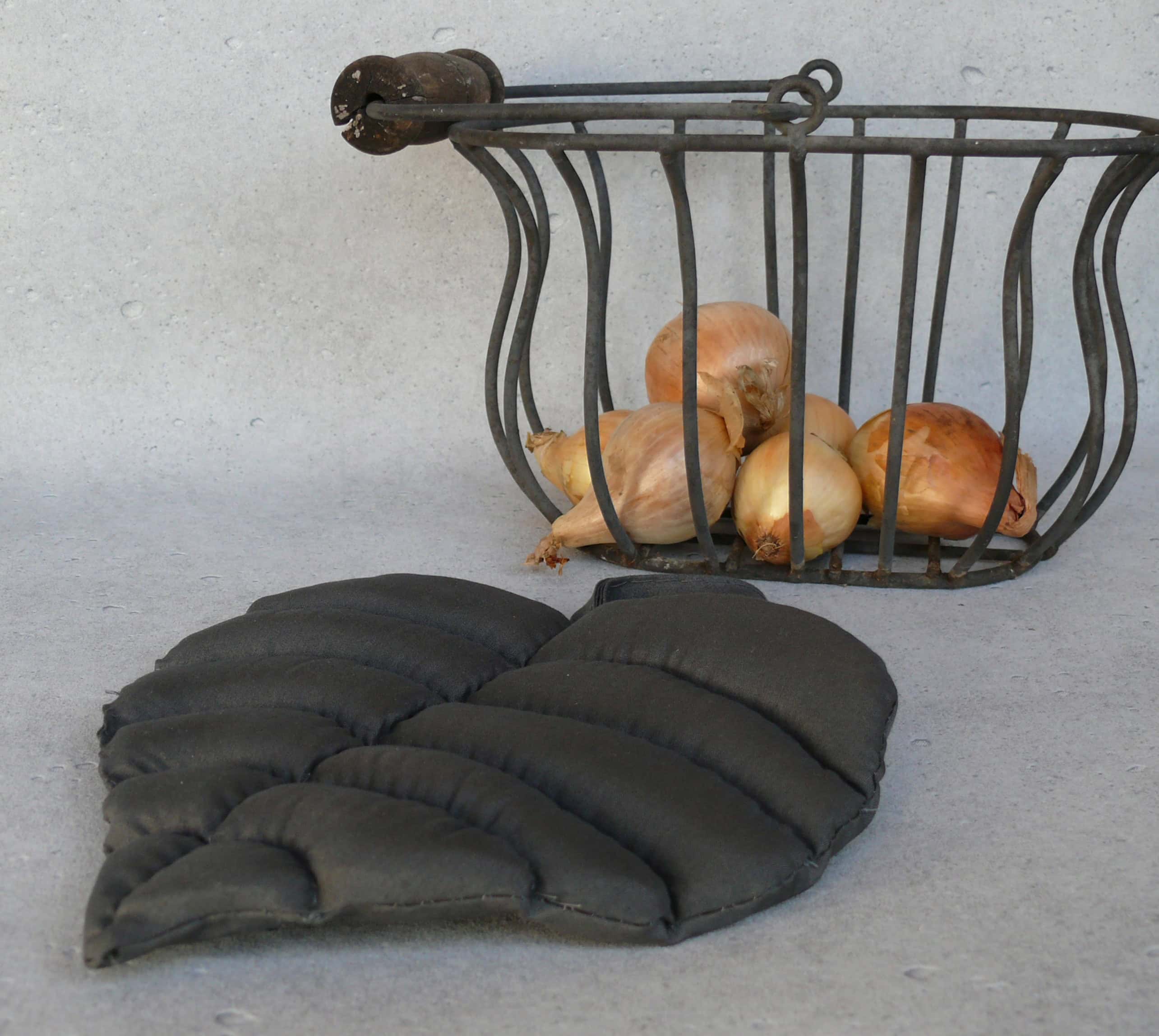 Topflappen und Untersetzer in Blätterform